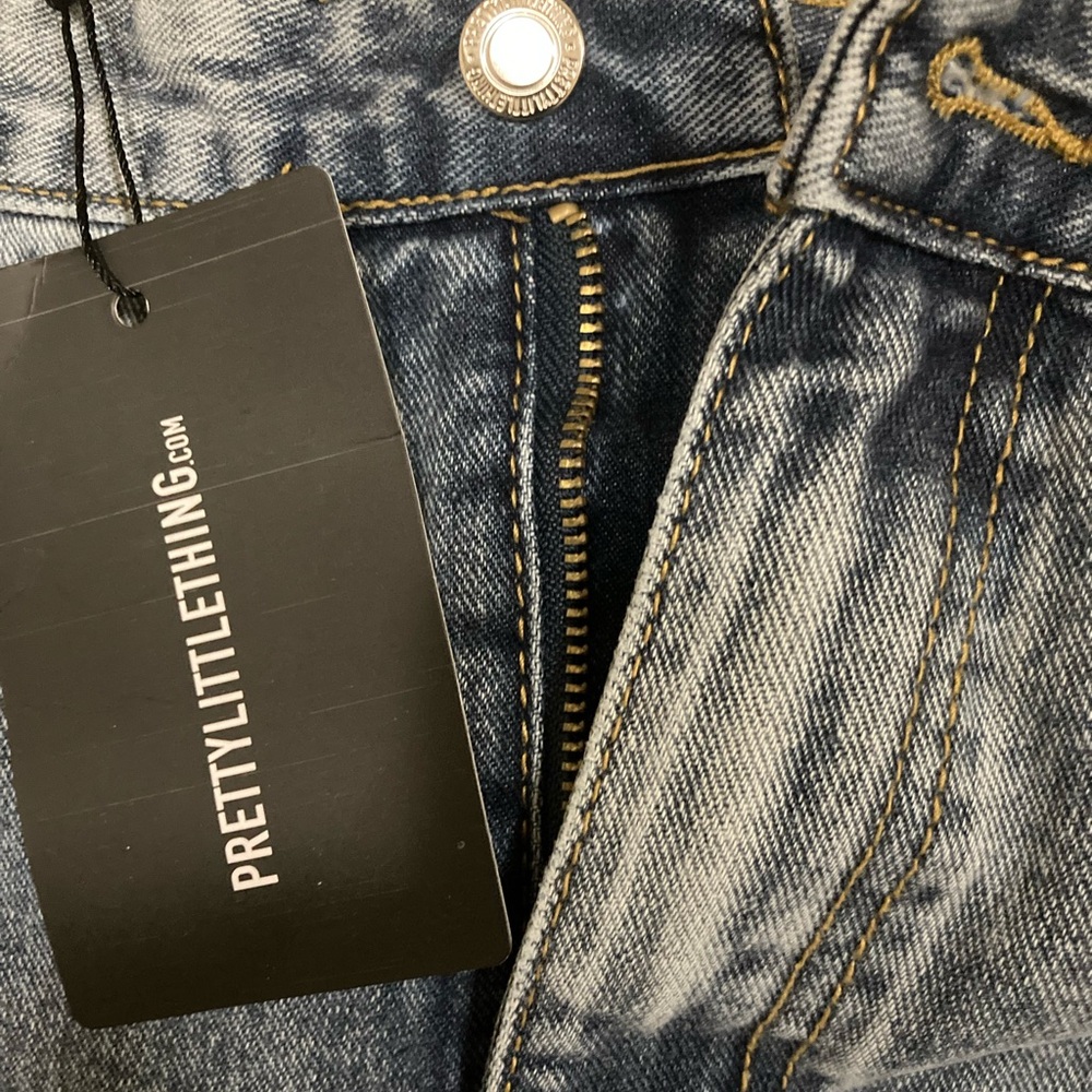 PrettyLittleThing Washed Blue High-Rise Denim Jeans